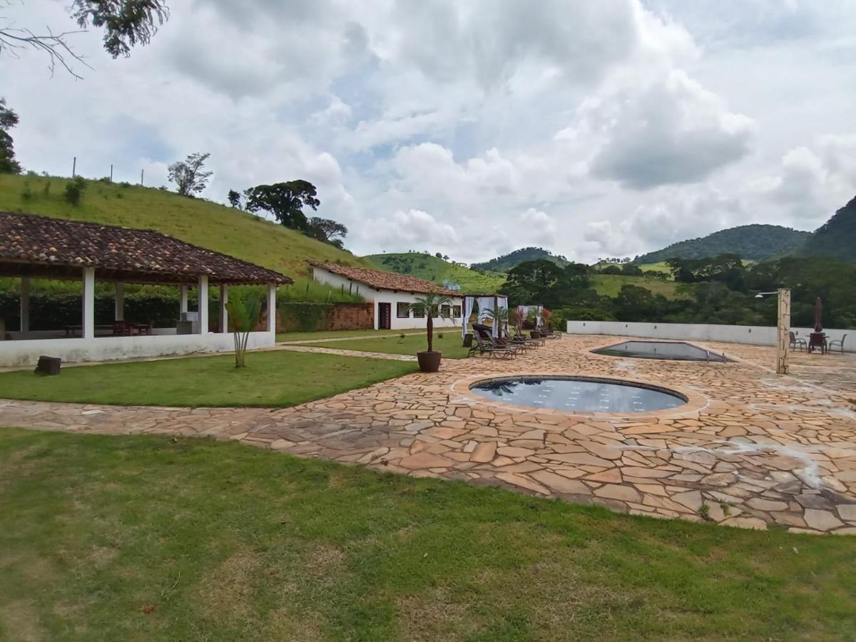 Hotel Fazenda Paciencia Сантана-дус-Монтис Экстерьер фото